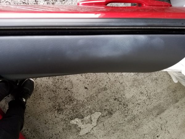 トヨタ プリウス ドアの内張り 変色修理