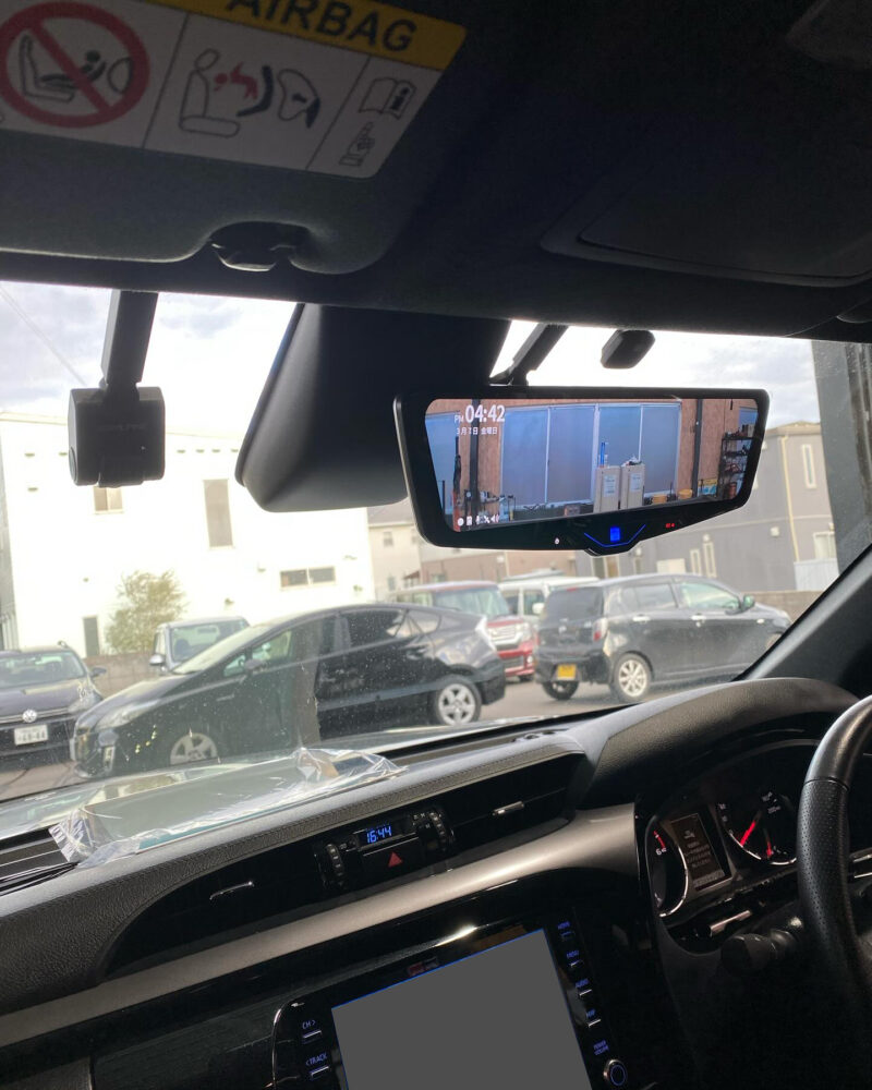 トヨタ ハイラックス アルパイン製インナーミラー取り付け